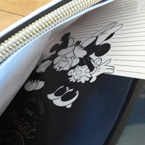 Disney Minnie and Mickey Notebook and Pouch Kit - Picture 9 of 11